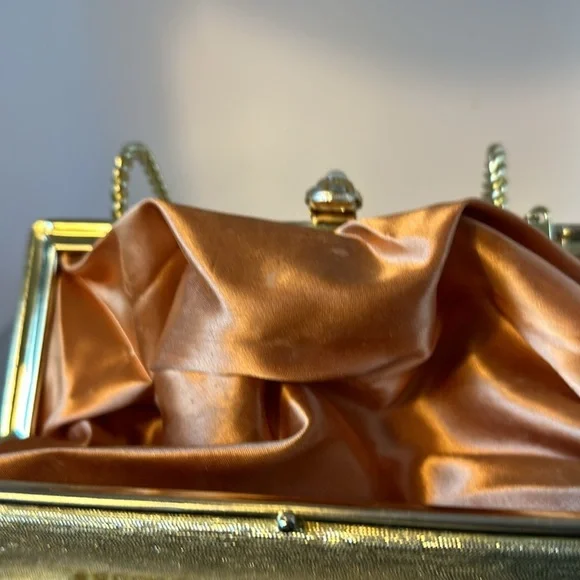 Beautiful handbag or clutch. Gold colored. The snap has a faux pearl on … - Picture 4 of 5